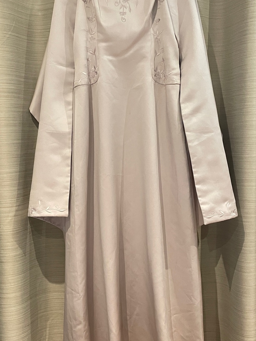 Elegant Light Lavender Satin Gown with Subtle Embroidery